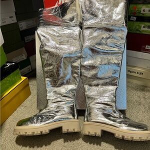 Jennifer Le shearling lined silver leather boots size 41